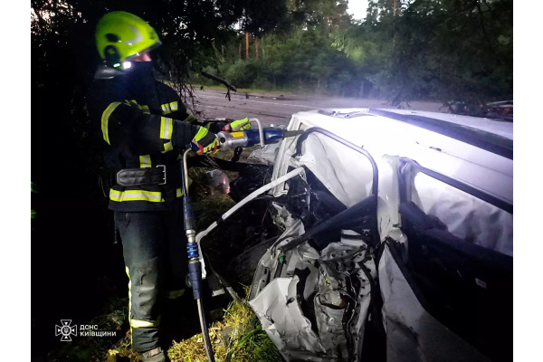 Жахлива ДТП на Київщині: рятувальники деблокували тіла загиблих із понівеченого авто