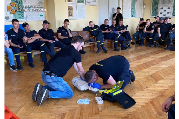 Всеукраїнська спілка парамедиків провела пожежникам Ірпеня корисний тренінг