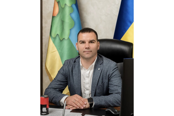 За лаштунками влади: політичний портрет голови Гатненської громади Олександра Паламарчука