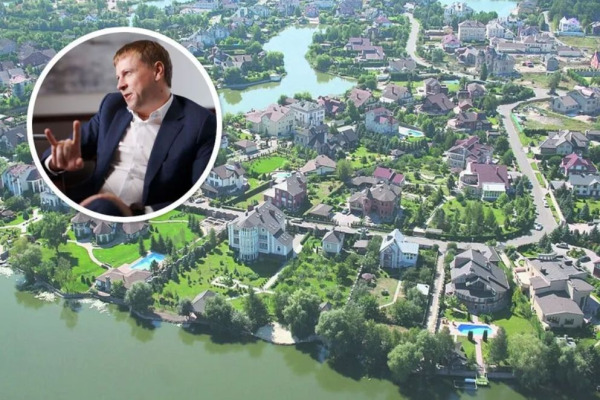 Маєток екснардепа Хомутинніка під Києвом: як виглядає покинутий будинок (ФОТО)