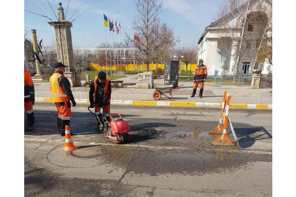 В Ірпені триває аварійний ямковий ремонт доріг