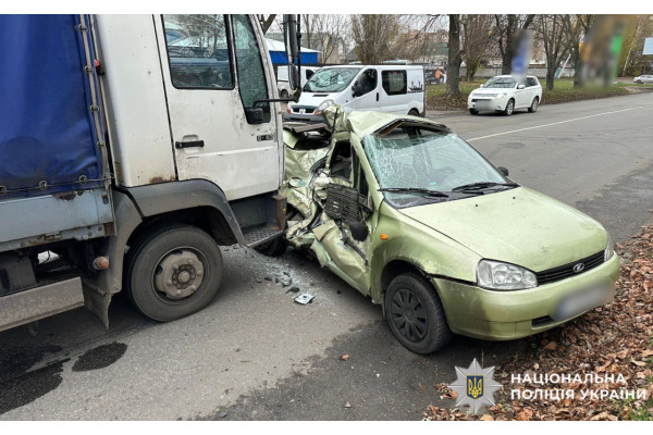 Правоохоронці Київщини розслідують обставини ДТП, в якій постраждав водій