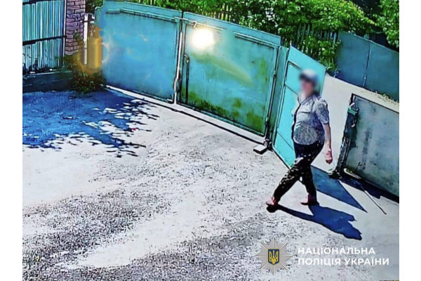 На Київщині жінка в перуці обікрала будинок: винесла гроші та золото