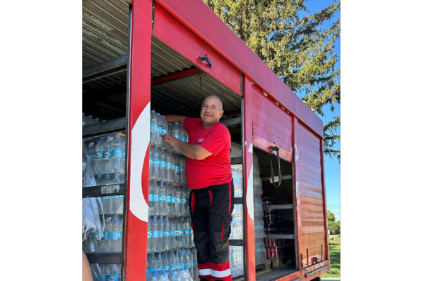 Coca-Cola забезпечила укриття шкіл Великодимерської громади питною водою