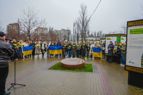 У День гідності та свободи у Бучі вшанували памʼять тих, чиї відданість і сміливість змінили хід української історії