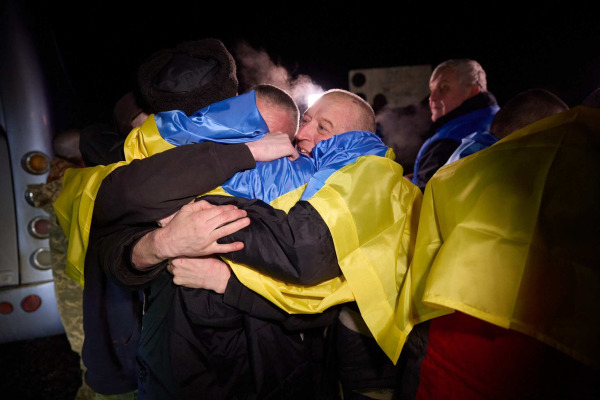 Міноборони та Генштаб ЗСУ розробили довідник для звільнених з полону військовослужбовців
