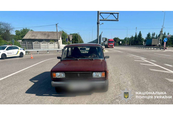 У селищі Гребінки сталася ДТП за участі мопеда та авто