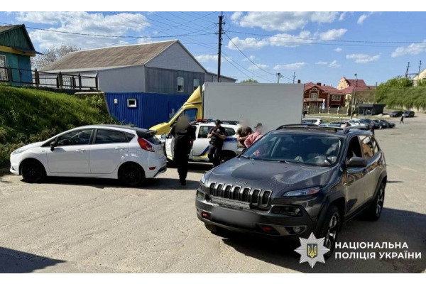 Рухався "задом" і наїхав на людину. Поліція розслідує ДТП у Тетієві