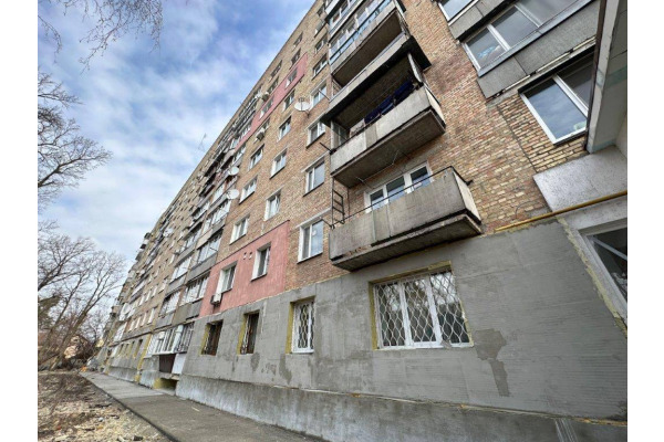 Триває відбудова дев’ятиповерхівки на вулиці Ярославській в Ірпені (ФОТО)