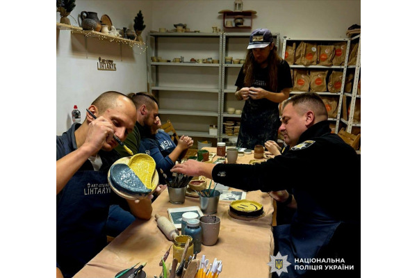 На Київщині ветерани та їхні родини взяли участь у арт-майстерці від поліцейських