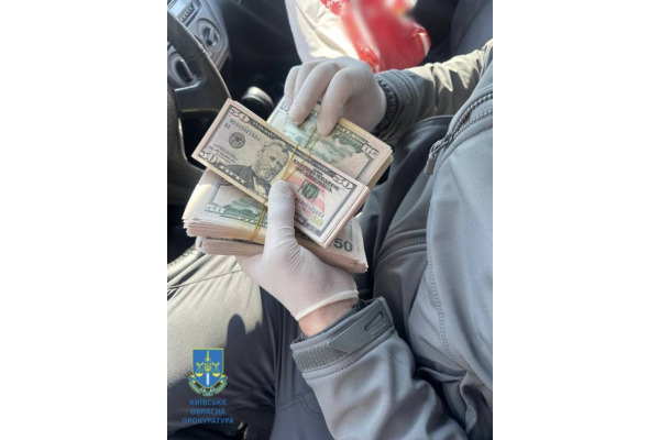 Чоловік, який займався збутом фальшивих  грошей на Київщині, піде під суд