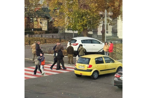 В Ірпені внаслідок наїзду авто на пішохідному переході постраждала жінка