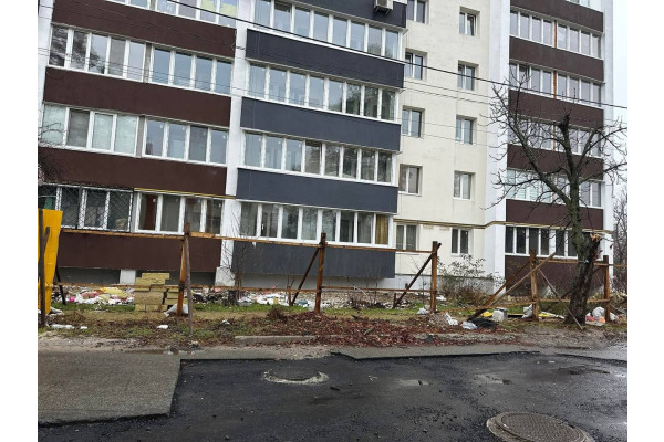 Мешканці багатоповерхівки в Ірпені скаржаться на неякісний ремонт