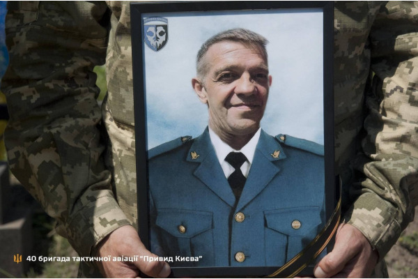У Борисполі попрощалися з військовим 40-ї бригади тактичної авіації Борисом Бєловим