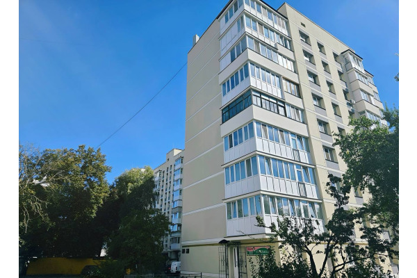 У Бучі на вулиці Яблунській відновлюють будинок (ФОТО)