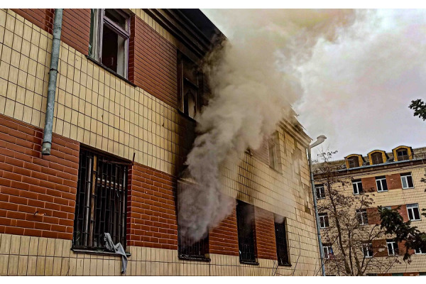Під час пожежі у нежитловому будинку в Ірпені постраждала жінка