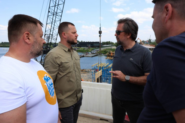 Начальник КОВА проінспектував ремонт мосту через канал у Вишгороді