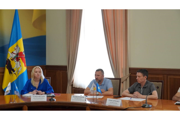 "Діалог влади та бізнесу": у КОВА обговорювали проблеми руйнування доріг через перевантаження транспорту