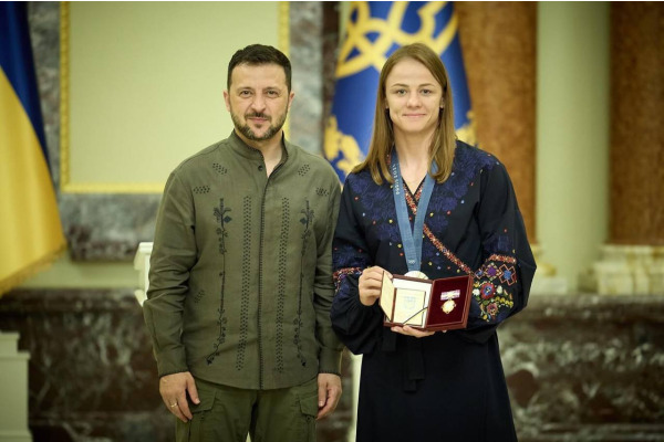 Президент України нагородив ірпінську борчиню Ірину Коляденко та її тренера (ФОТО)