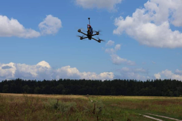 В Ірпінській громаді цивільних навчають керувати FPV-дронами
