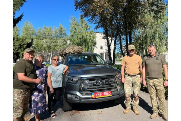 Новий автомобіль для війська: Згурівська громада підтримала захисників (ФОТО)