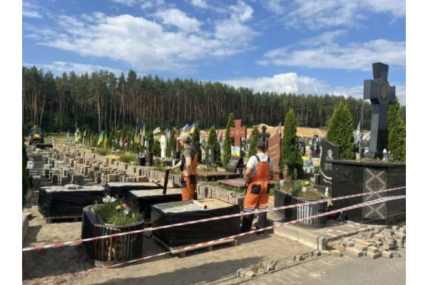 В Ірпені стартували роботи зі створення військового сектора кладовища