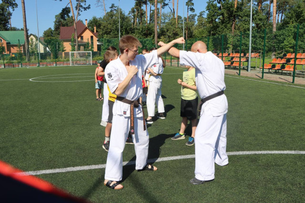 У Бучі проходять безкоштовні тренування з карате для дітей