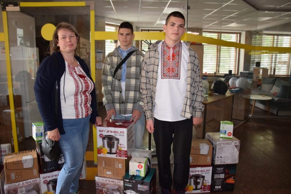 У Переяславі благодійники забезпечили побутовою технікою родини, де виховуються діти з інвалідністю