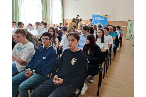 Школярам Ірпеня провели заняття з основ парламентаризму та демократії (ФОТО)