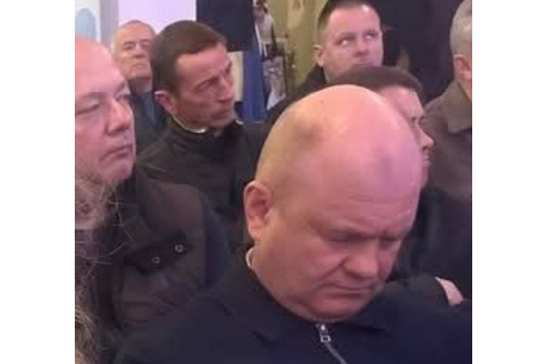 "Сонний Джу": як мер Ставища діалог з громадами проспав