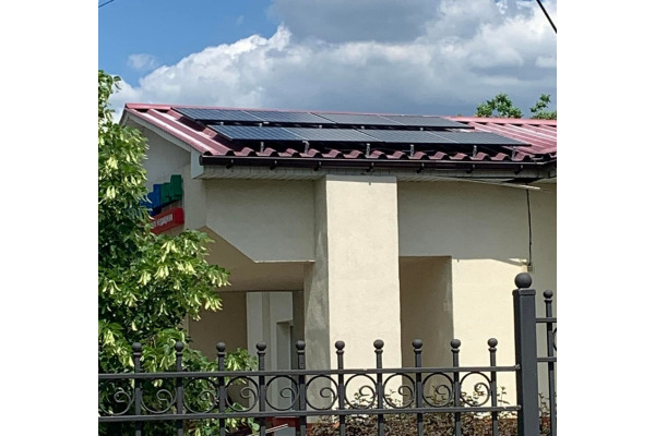 На даху Ірпінської амбулаторії з’явились сонячні панелі від компанї "Tesla" (ФОТО)