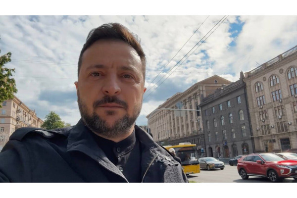 Із Зеленським на Хрещатику намагався поспілкуватись "майбутній депутат Борисполя" (ВІДЕО)