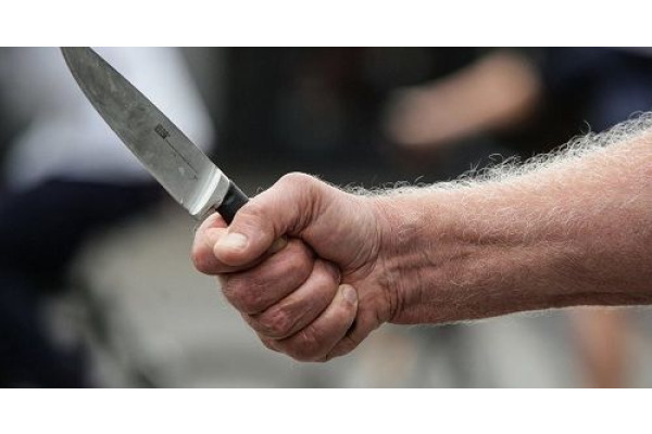 У Баришівській громаді чоловік з ножем накинувся на матір