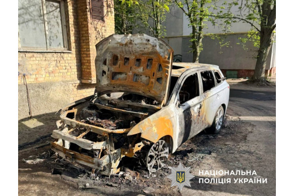 На Фастівщині жінка підпалила два автомобілі: поліція повідомила про підозру
