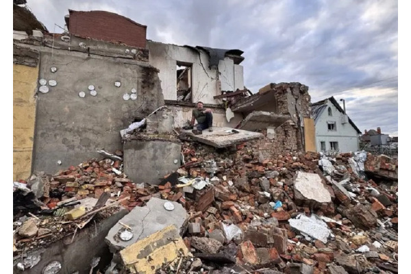 У Мархалівці на Київщині російська атака зруйнувала будинок гендиректора "5 каналу"