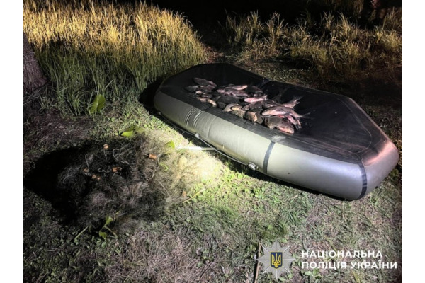 На Київщині затримали браконьєра, який ловив рибу сітками у водосховищі