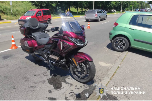 Правоохоронці Київщини розслідують обставини ДТП, у якій травмувався мотоцикліст
