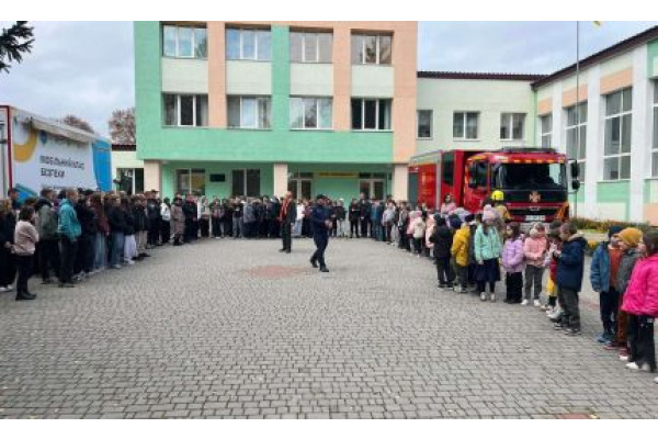 Майже мільйон гривень хочуть витратити на ремонт вимощення школи під Бояркою