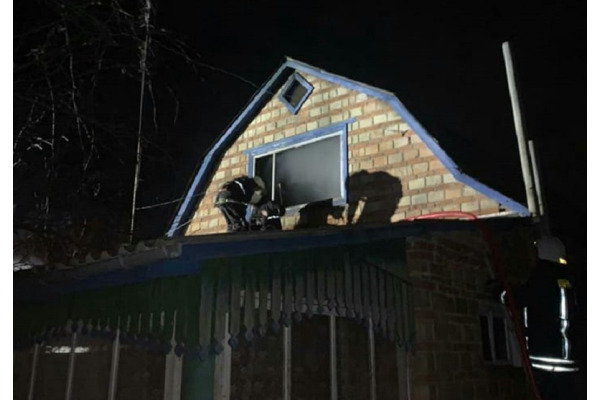 Під час пожежі у Макарові вогнеборцям не вдалося врятувати чоловіка та жінку