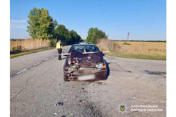 Поліцейські Київщини розслідують ДТП за участю двох автівок: одного з водіїв ушпиталили