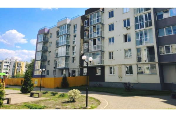 У Бучі триває відновлення п’ятиповерхівки, пошкодженої росіянами