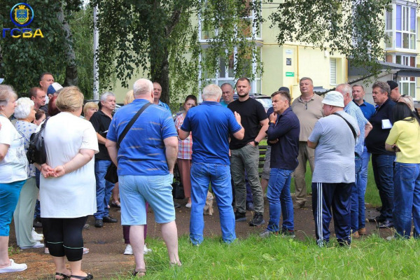 У Гостомелі посадовці зустрілися з мешканцями знищених росіянами будинків