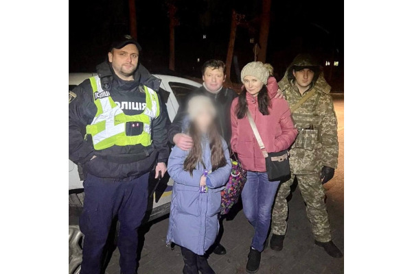 Поліціянти повернули додому дитину, яка ввечері заблукала в Ірпені