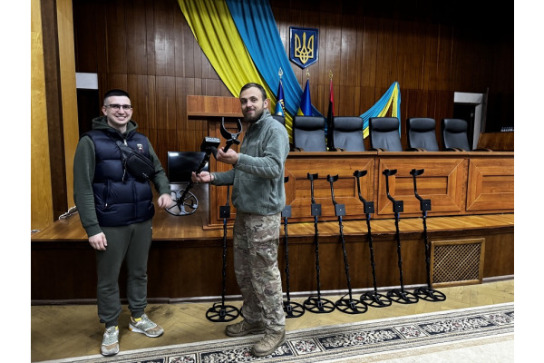 Інженер з Ірпеня передав міношукачі власного виробництва на потреби саперів