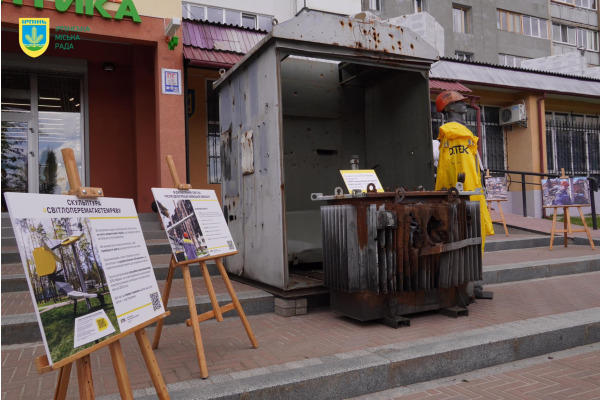 В Ірпені до річниці повного повернення світла після деокупації провели вуличну виставку (ФОТО)