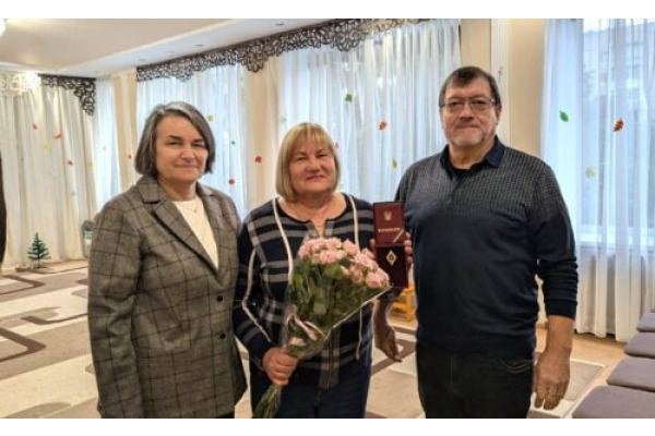 Керівниця дитсадка зі Славутської громади отримала високу нагороду від МОН (ФОТО)
