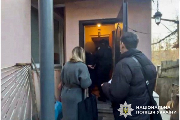 Злочинна схема переправлення осіб через кордон викрита у столиці та Київській області