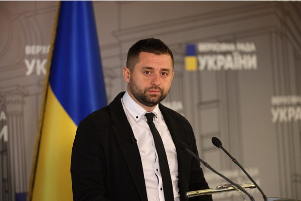Чоловіків без військового обліку чи в розшуку дозволять тимчасово бронювати на важливих підприємствах