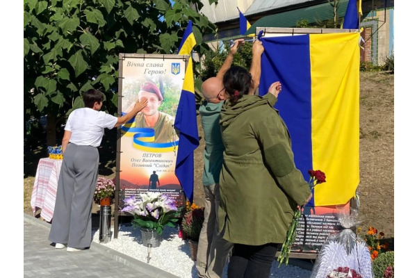 У Таращанській громаді відкрили оновлену інсталяцію пам’яті полеглих воїнів