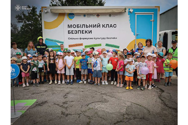 У Білій Церкві діти пройшли урок безпеки від рятувальників і поліції